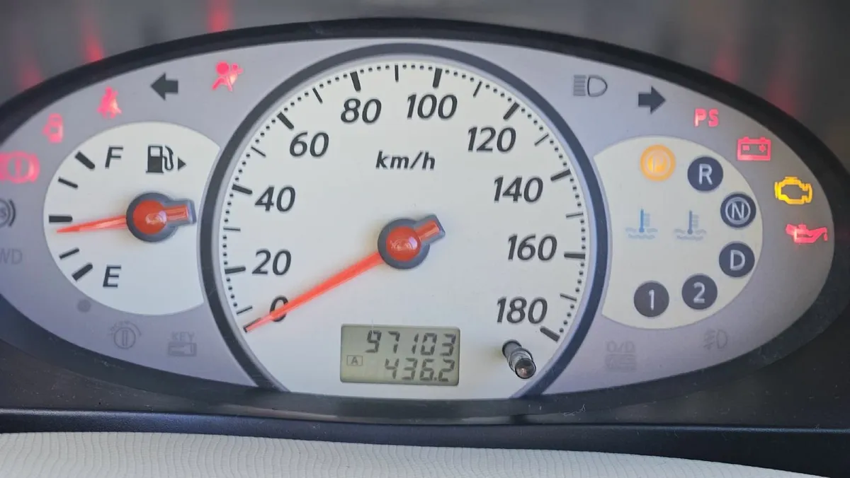 Nissan March Keyless AUTOMATIC - Image 2