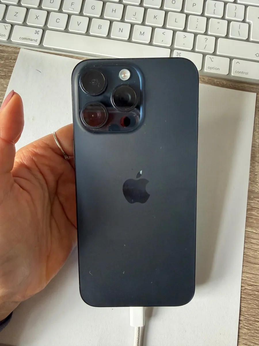 iPhone 15 Pro Max - Image 2