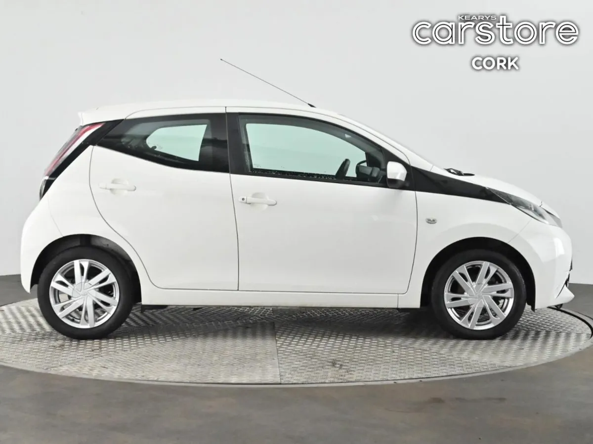Toyota Aygo 1.0 VVT-i x-play+ - Image 2