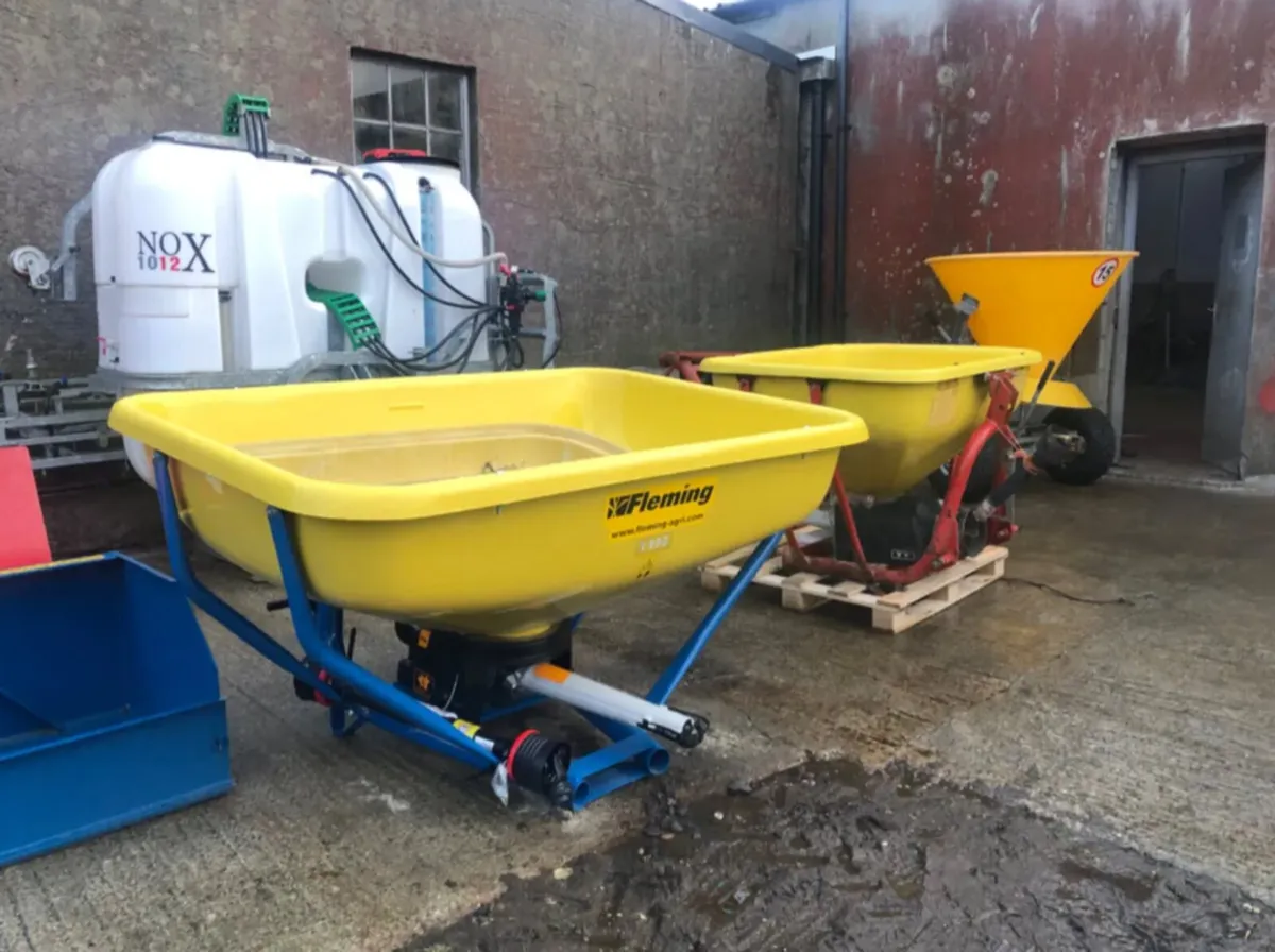 Fleming wagtail fertiliser spreaders - Image 1