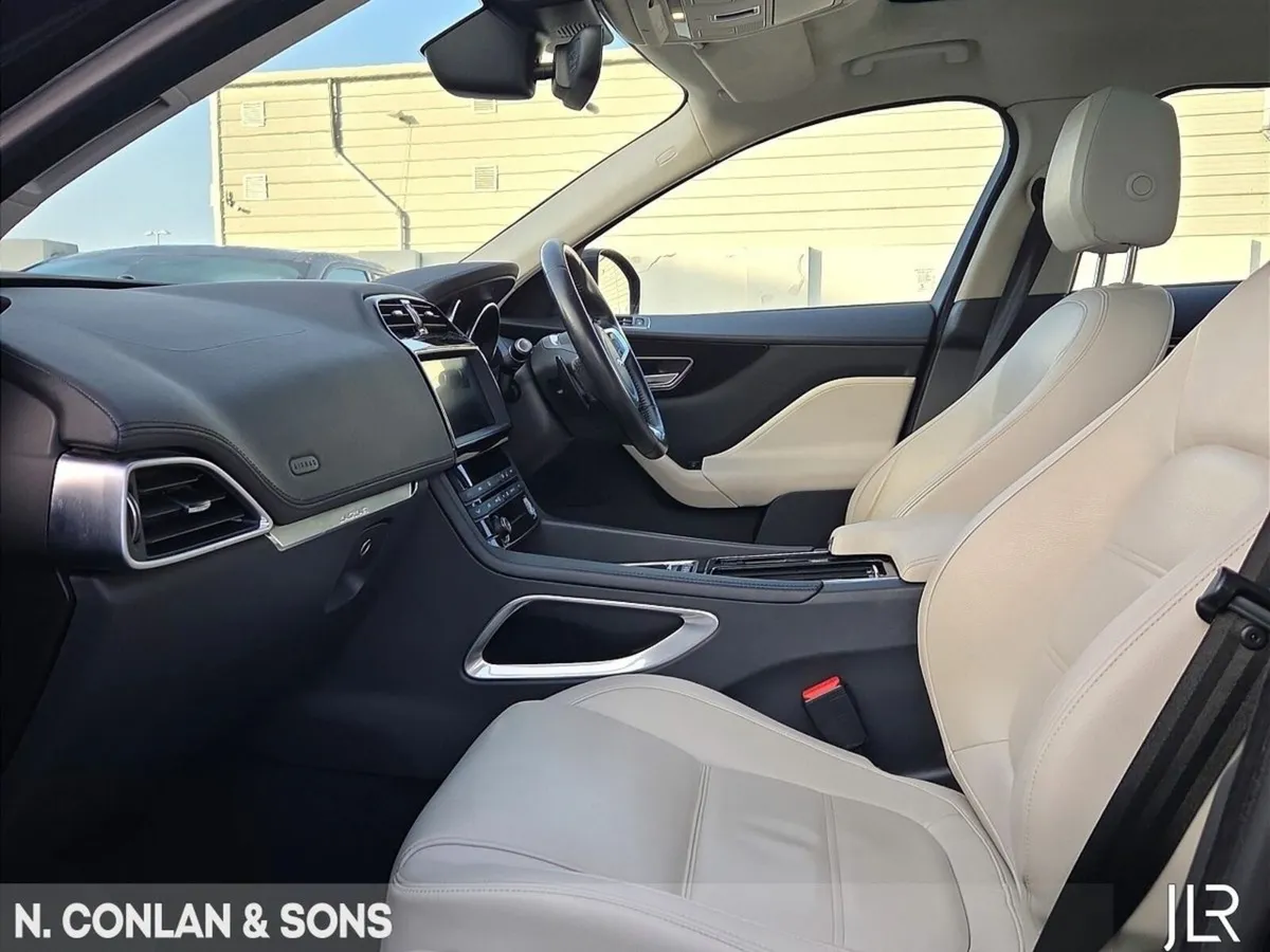 Jaguar F-Pace 2.0D PRESTIGE AUTO 180BHP RWD *MAIN - Image 3