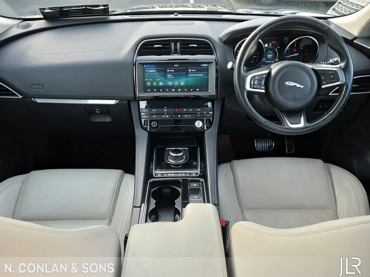 Jaguar F-Pace 2.0D PRESTIGE AUTO 180BHP RWD *MAIN - Image 4
