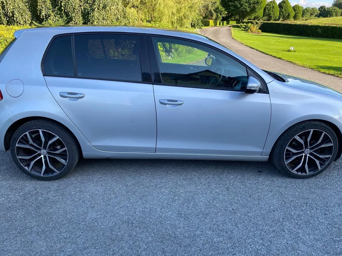 Volkswagen Golf 2011 1.6L TDI - Image 4