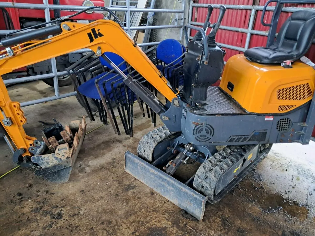 Mini digger - Image 1