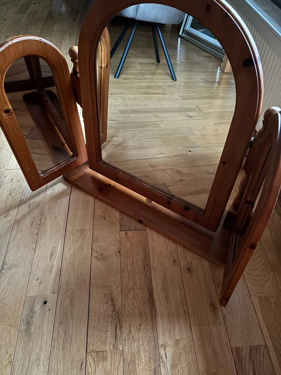 Dressing table mirror