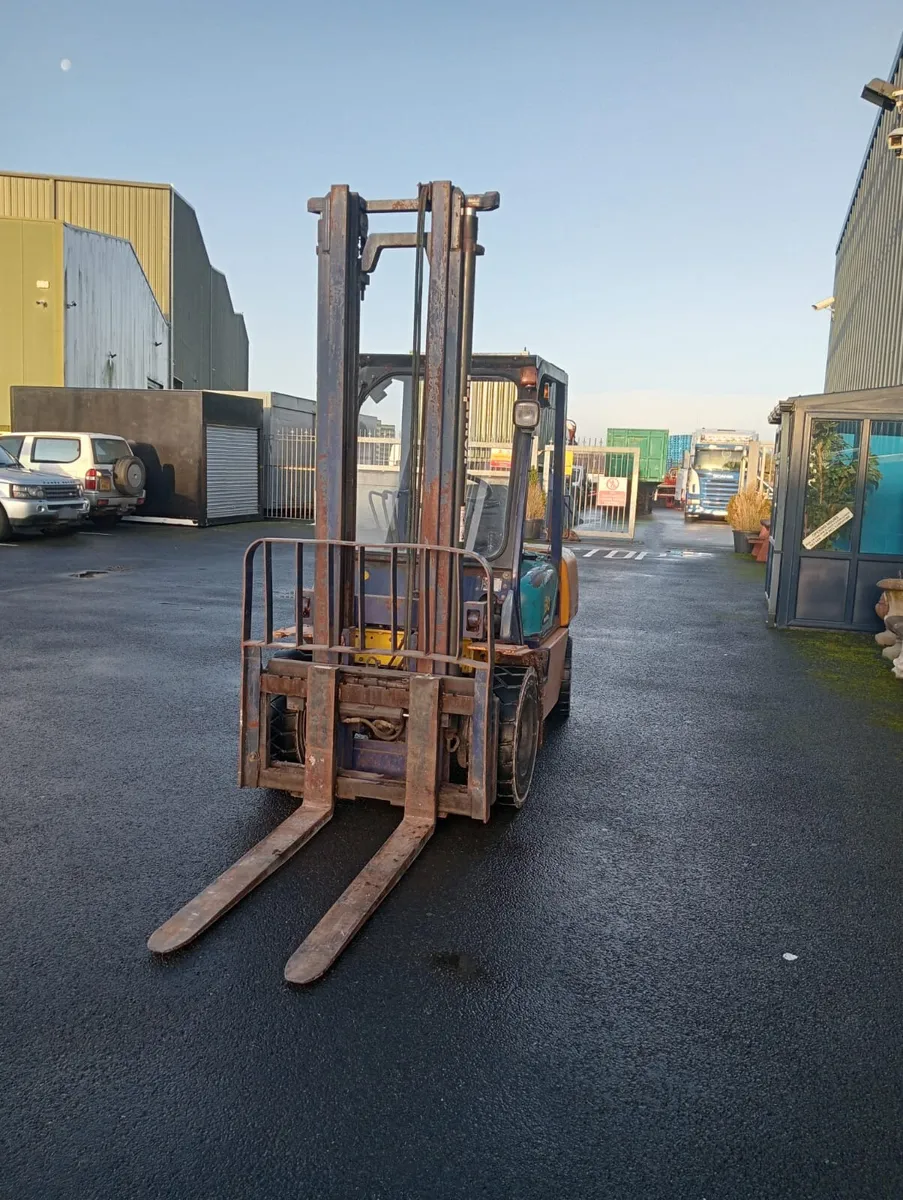 For Sale: 3 Ton Komatsu Diesel Forklift - Image 3