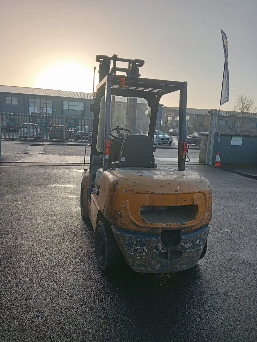 For Sale: 3 Ton Komatsu Diesel Forklift - Image 4