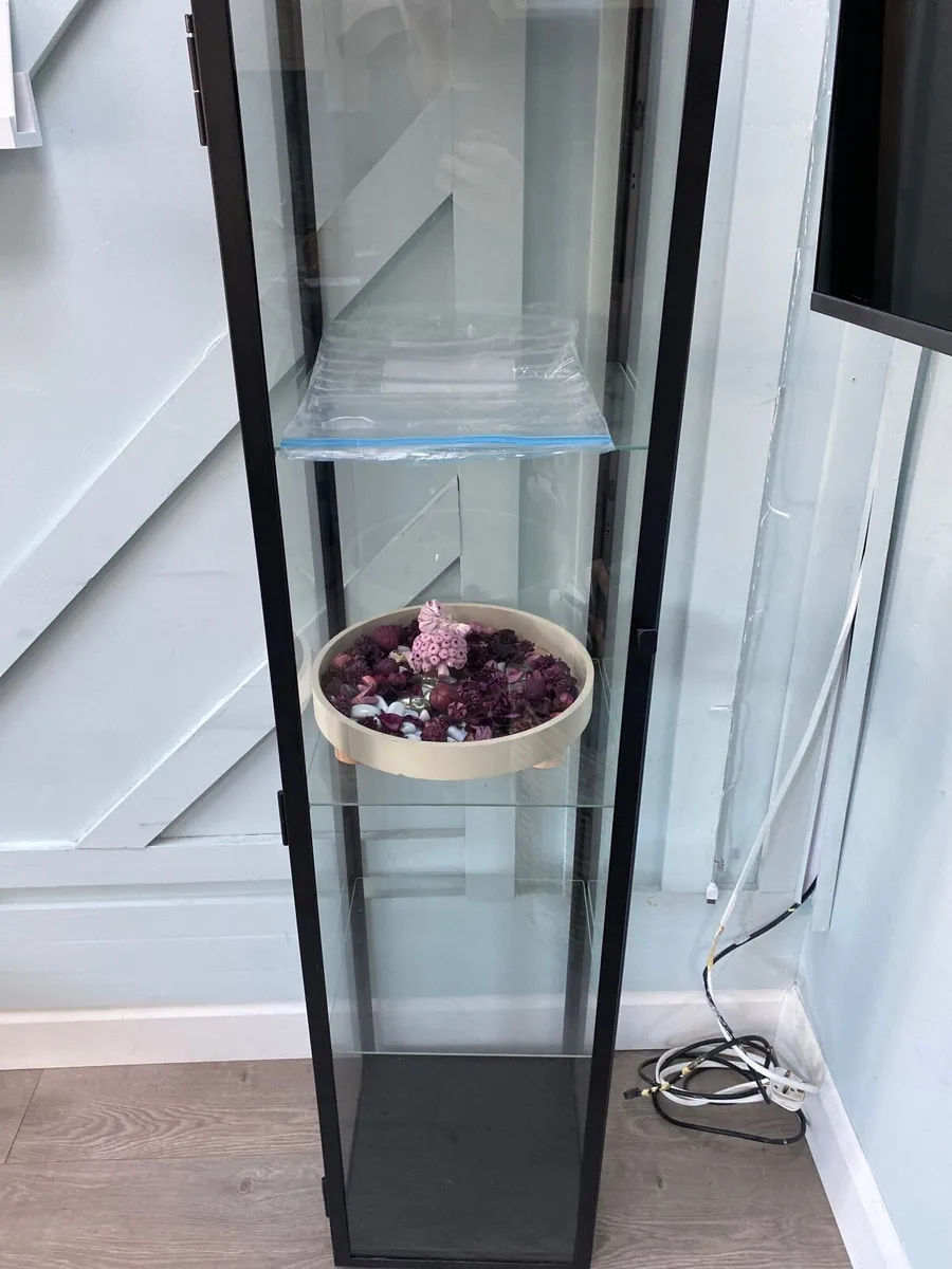 Glass display case - Image 1
