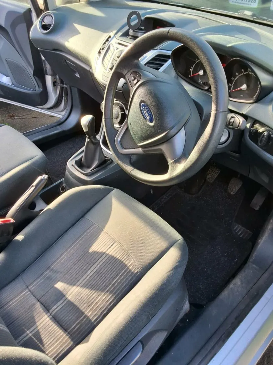 Ford Fiesta 2009  233053 Km - Image 2