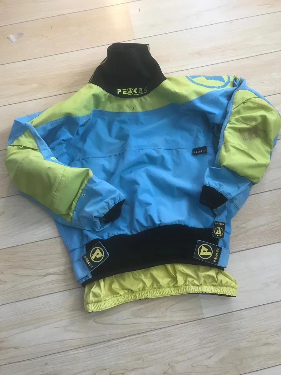 LUCKY CHARM SPRAY SKIRT & PEAK UK Cag - Image 2