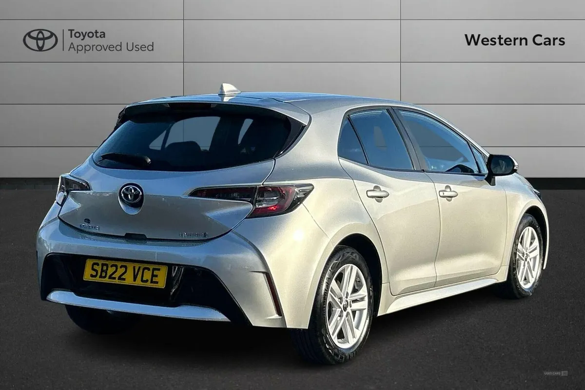 Toyota Corolla 1.8 VVT-h Icon CVT Euro 6 (s/s) 5dr - Image 2