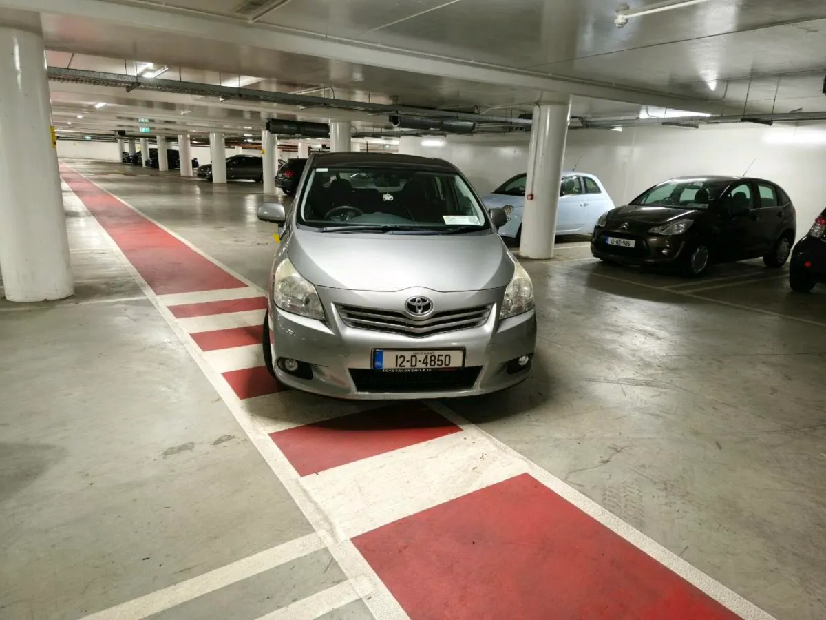 Toyota Verso very low km - Image 2