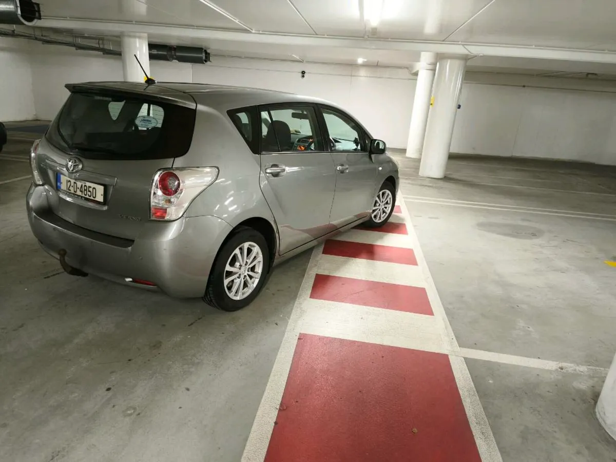 Toyota Verso very low km - Image 3