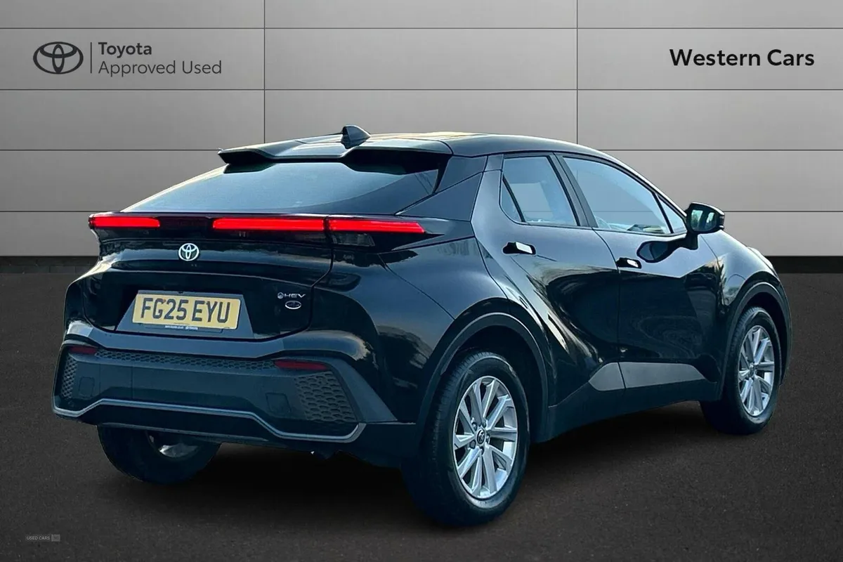 Toyota C-HR 1.8 VVT-h Icon CVT Euro 6 (s/s) 5dr - Image 2