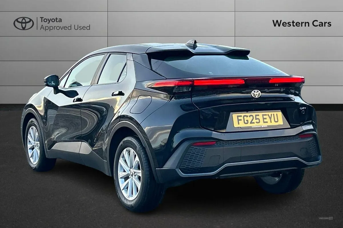 Toyota C-HR 1.8 VVT-h Icon CVT Euro 6 (s/s) 5dr - Image 4