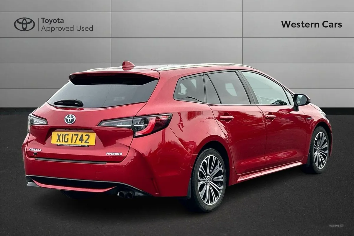 Toyota Corolla 2.0 VVT-h Design Touring Sports CVT - Image 2