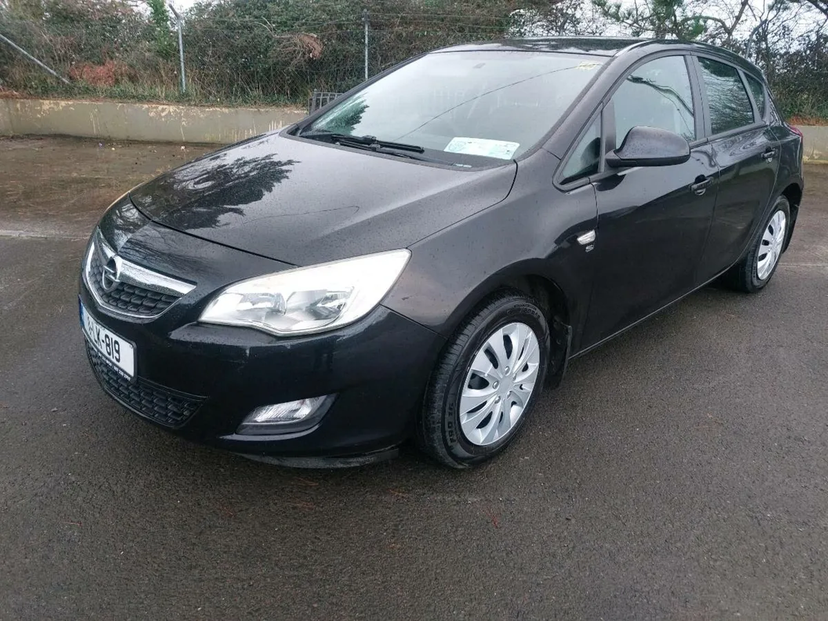 2011 opel astra 1.4 petrol nct 6/26 tax 12/25 - Image 1