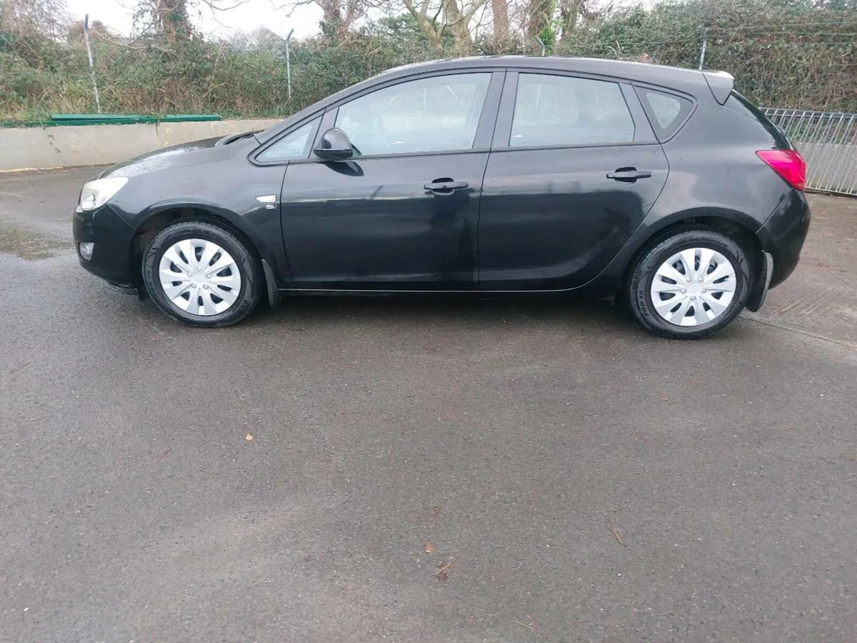 2011 opel astra 1.4 petrol nct 6/26 tax 12/25 - Image 2