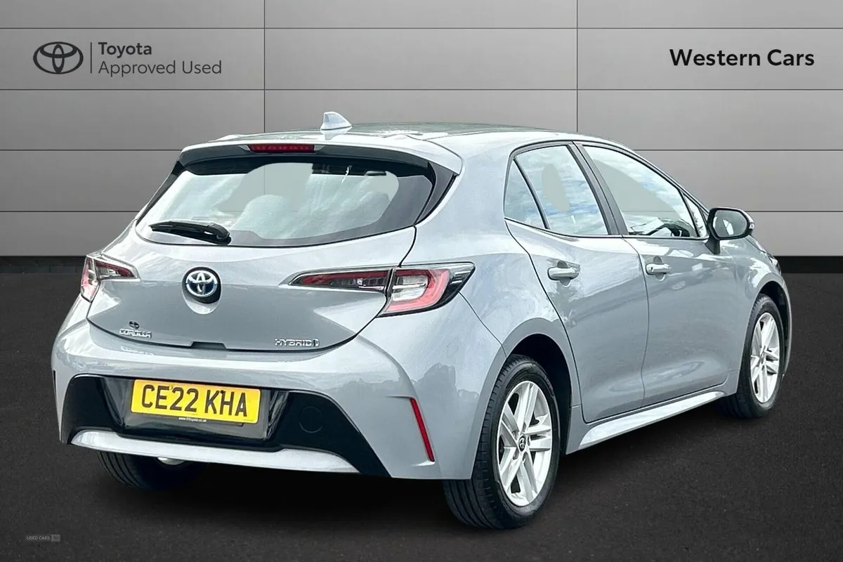 Toyota Corolla 1.8 VVT-h Icon CVT Euro 6 (s/s) 5dr - Image 2