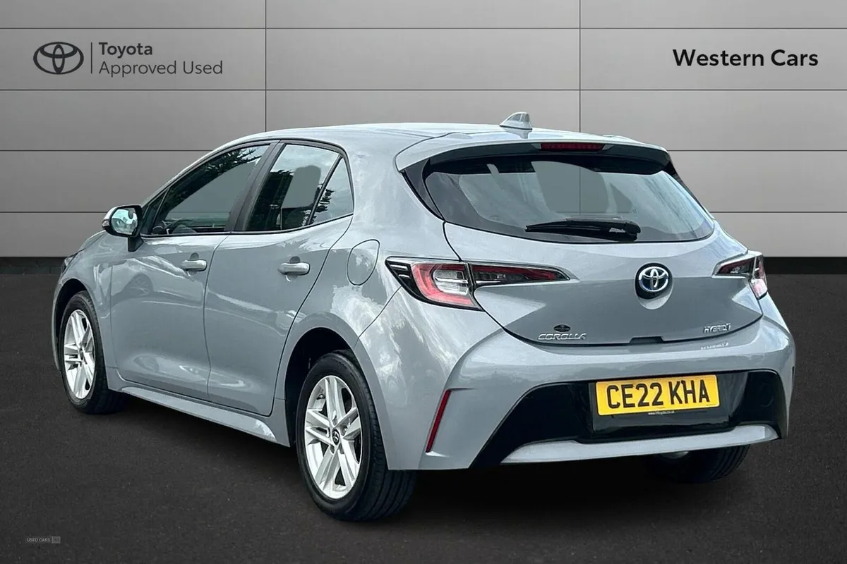 Toyota Corolla 1.8 VVT-h Icon CVT Euro 6 (s/s) 5dr - Image 4