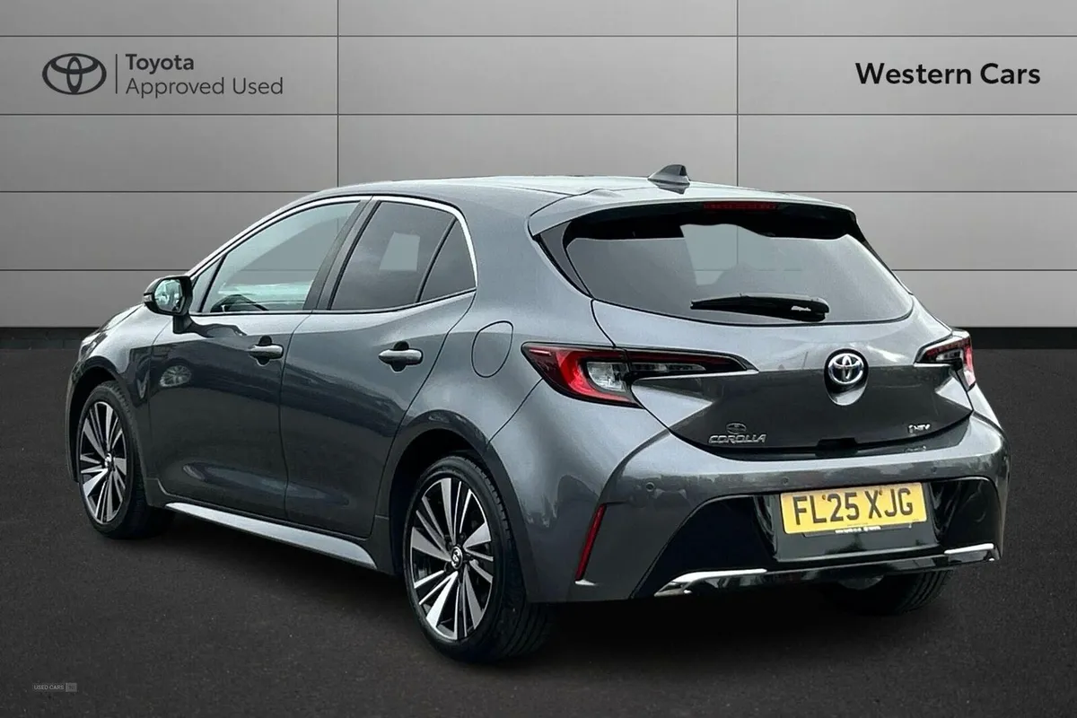 Toyota Corolla 1.8 VVT-h Design CVT Euro 6 (s/s) 5 - Image 4