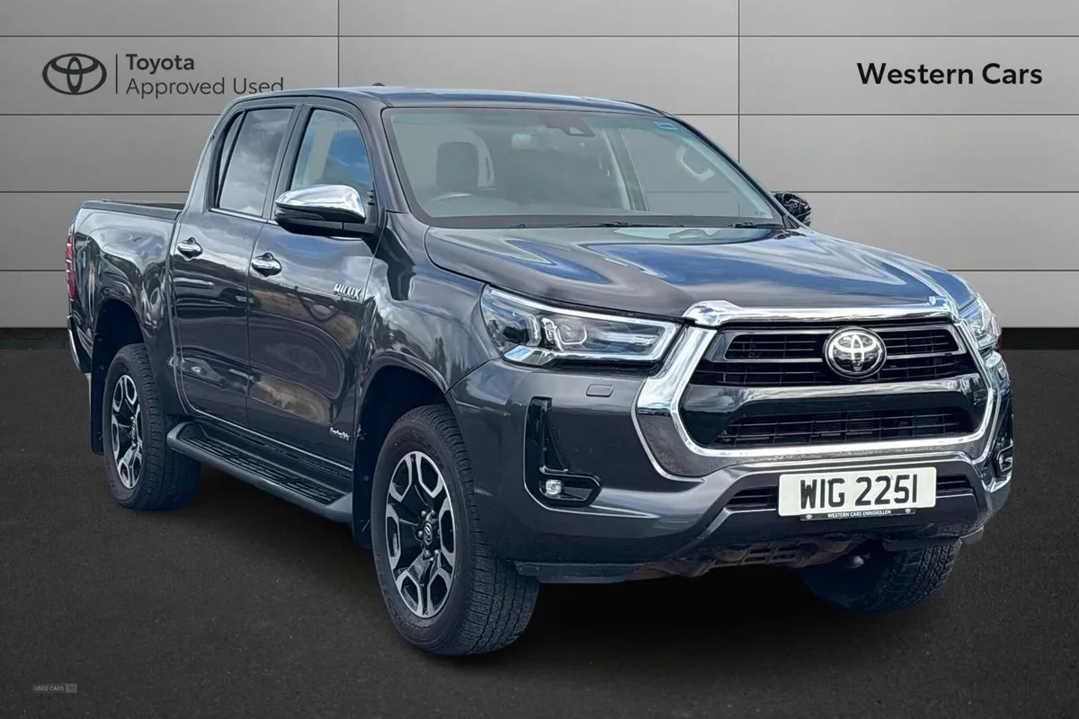 Toyota Hilux 2.8 D-4D Invincible Auto 4WD Euro 6 ( - Image 1