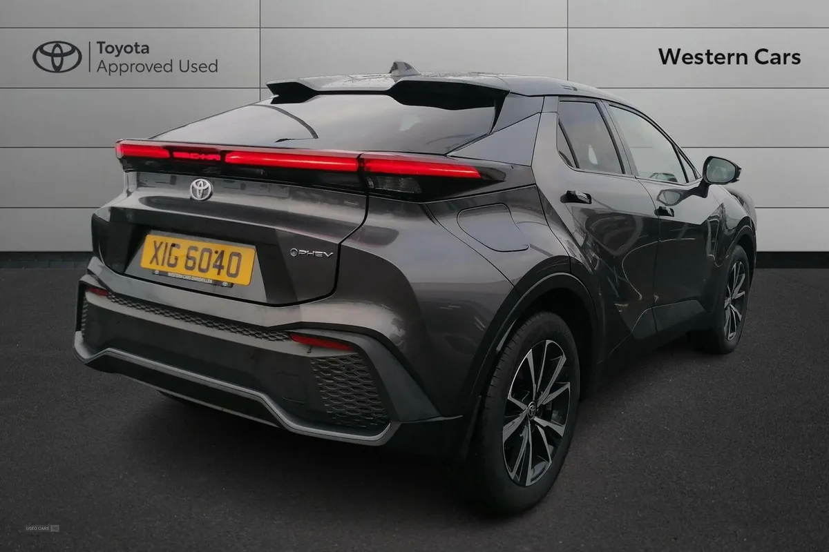 Toyota C-HR 2.0 VVT-h 13.6 kWh Design CVT Euro 6 ( - Image 2