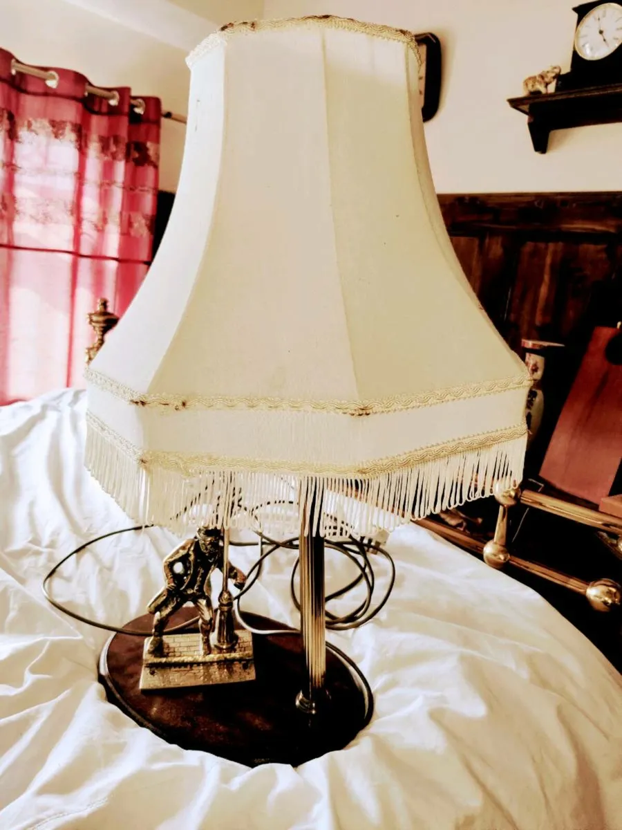 17TH CENTURY MAN, 14"Tall SOLID Brass Table Lamp ! - Image 4