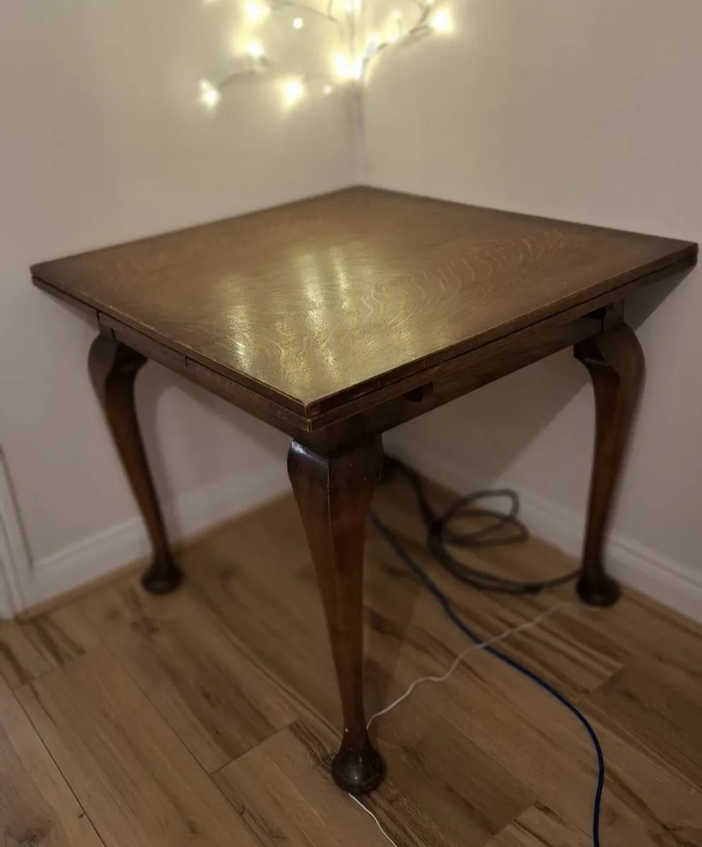 Vintage oak table and chest of drawers - Image 3