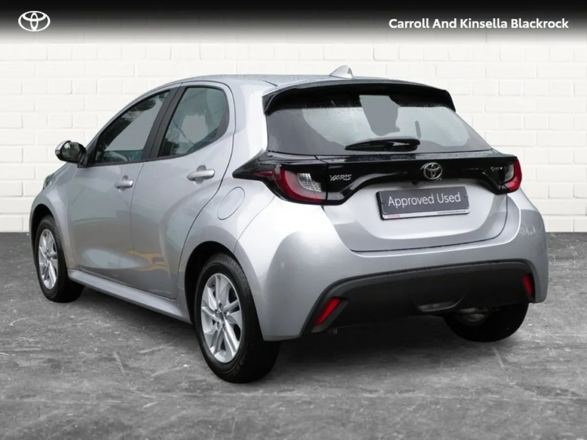 Toyota Yaris Hybrid Luna - Image 2