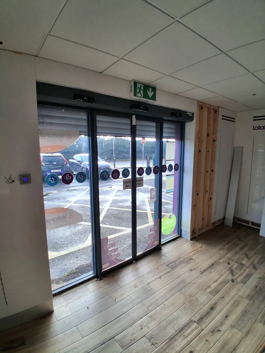 Shopfront screen and Auto Door - Image 3