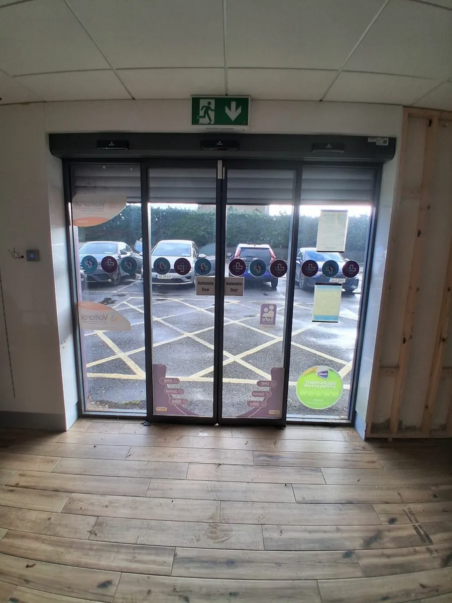 Shopfront screen and Auto Door - Image 1