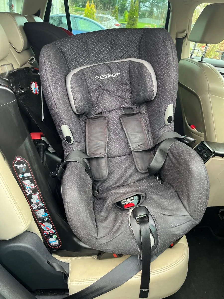 Maxi Cosi Swivel Car Seat - Image 1
