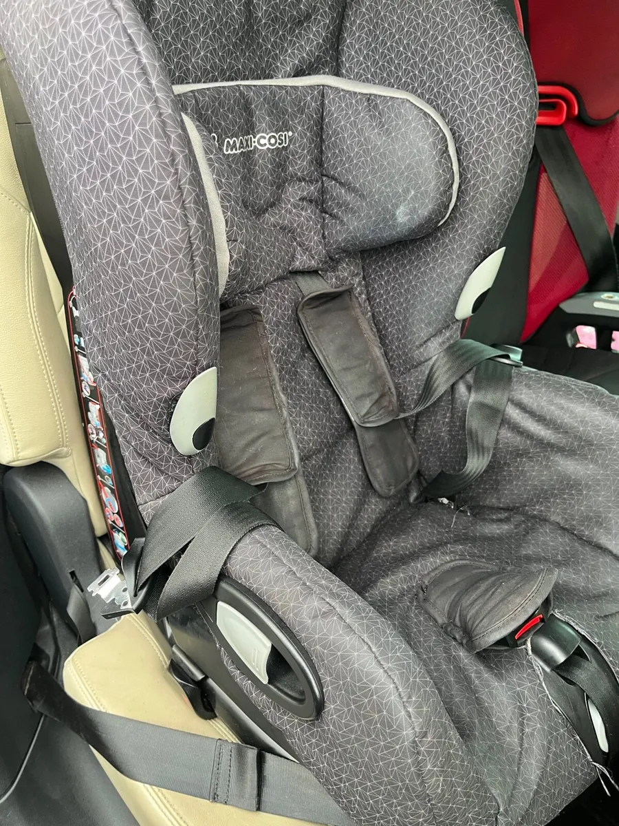 Maxi Cosi Swivel Car Seat - Image 3