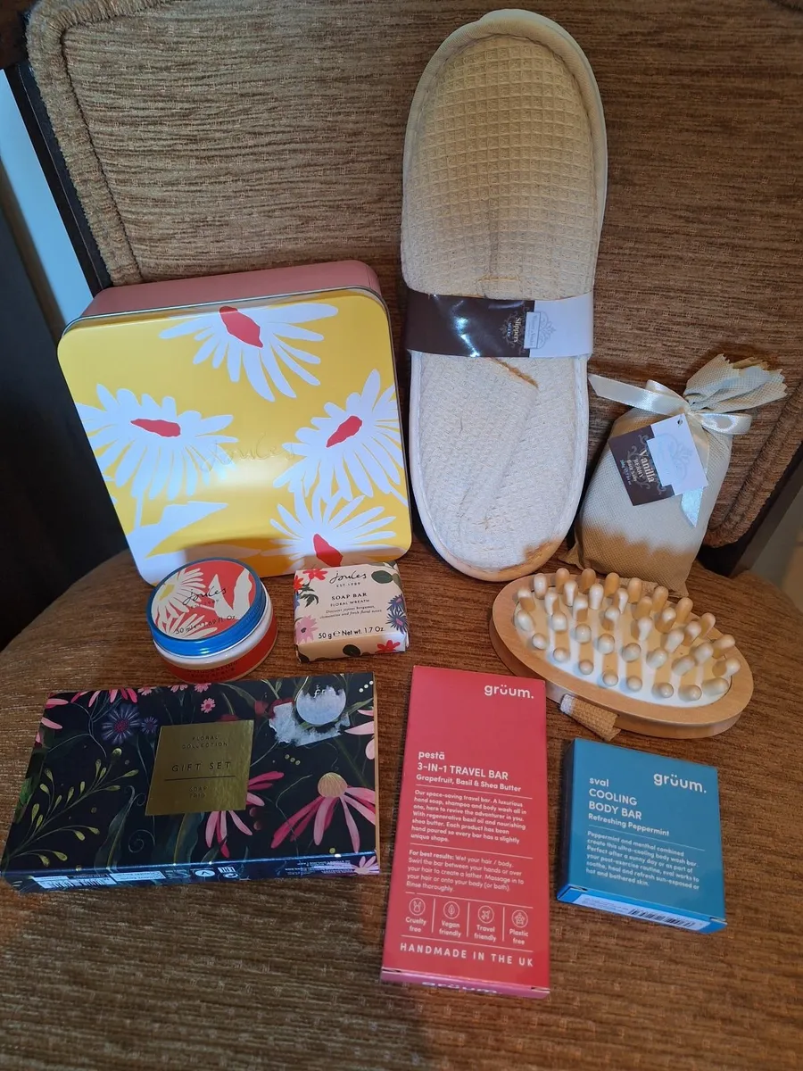 NEW Beauty bundle with tin