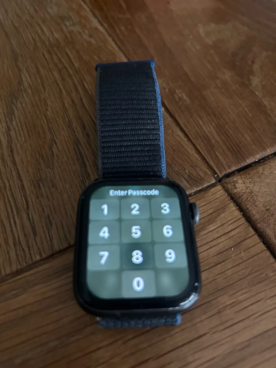 Apple Watch SE GEN 1 - Image 1