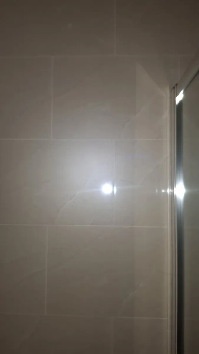 Bathroom tiles - Image 1