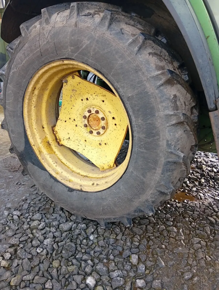 Tractor tyres - Image 1
