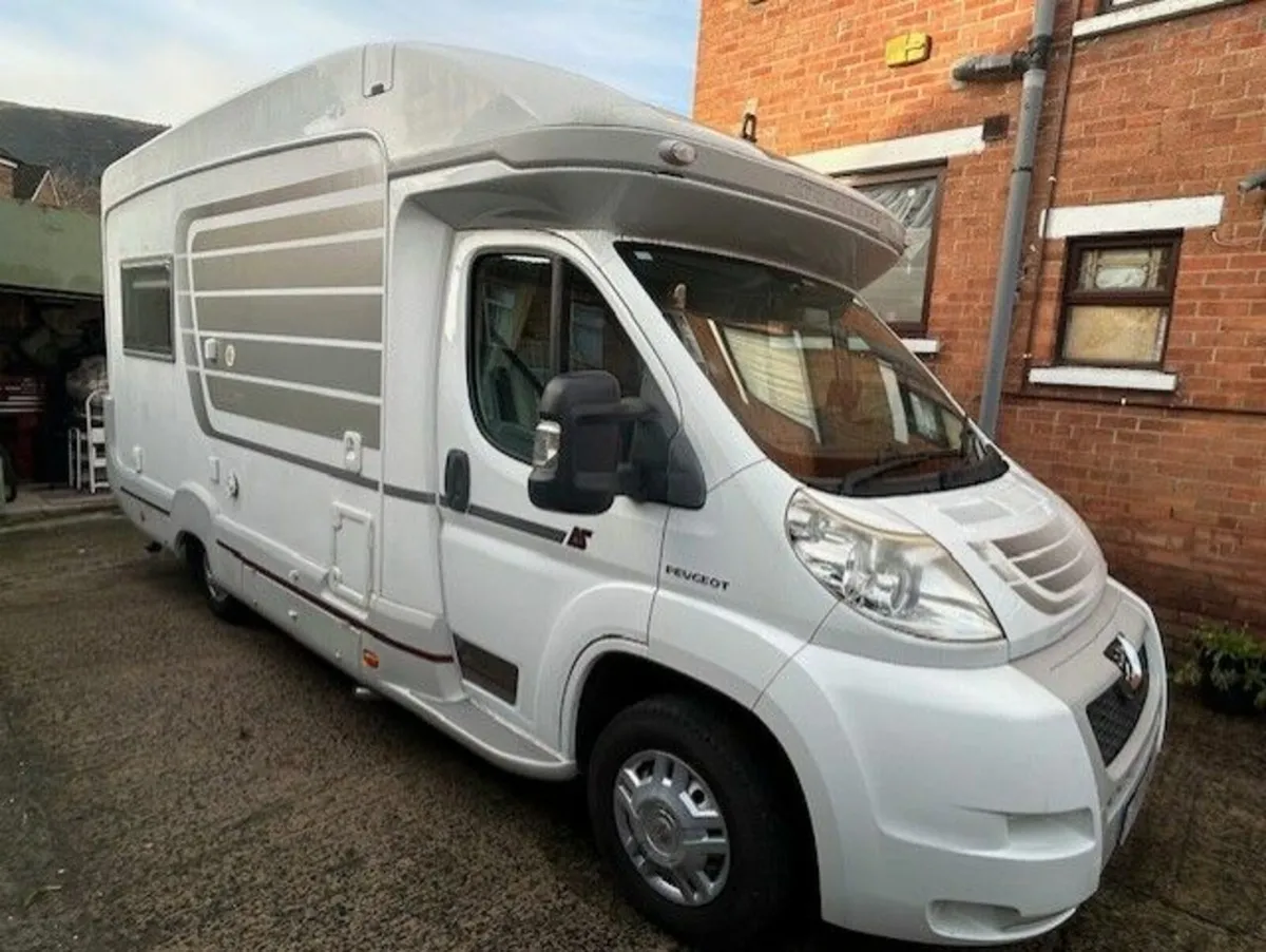 2010 AUTOSLEEPERS BROADWAY EL 2 BERTH MOTORHOME - Image 3