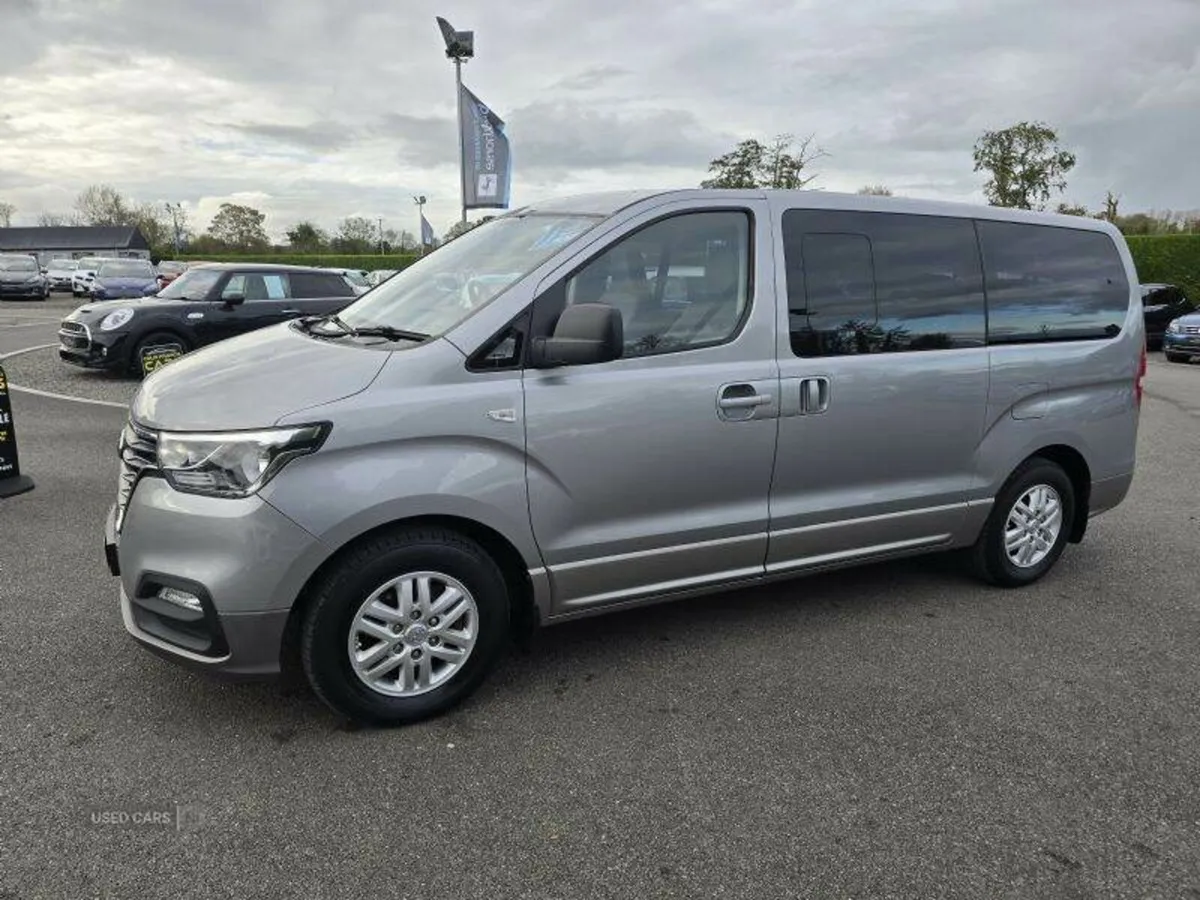 Hyundai i800 SE Nav - Image 2