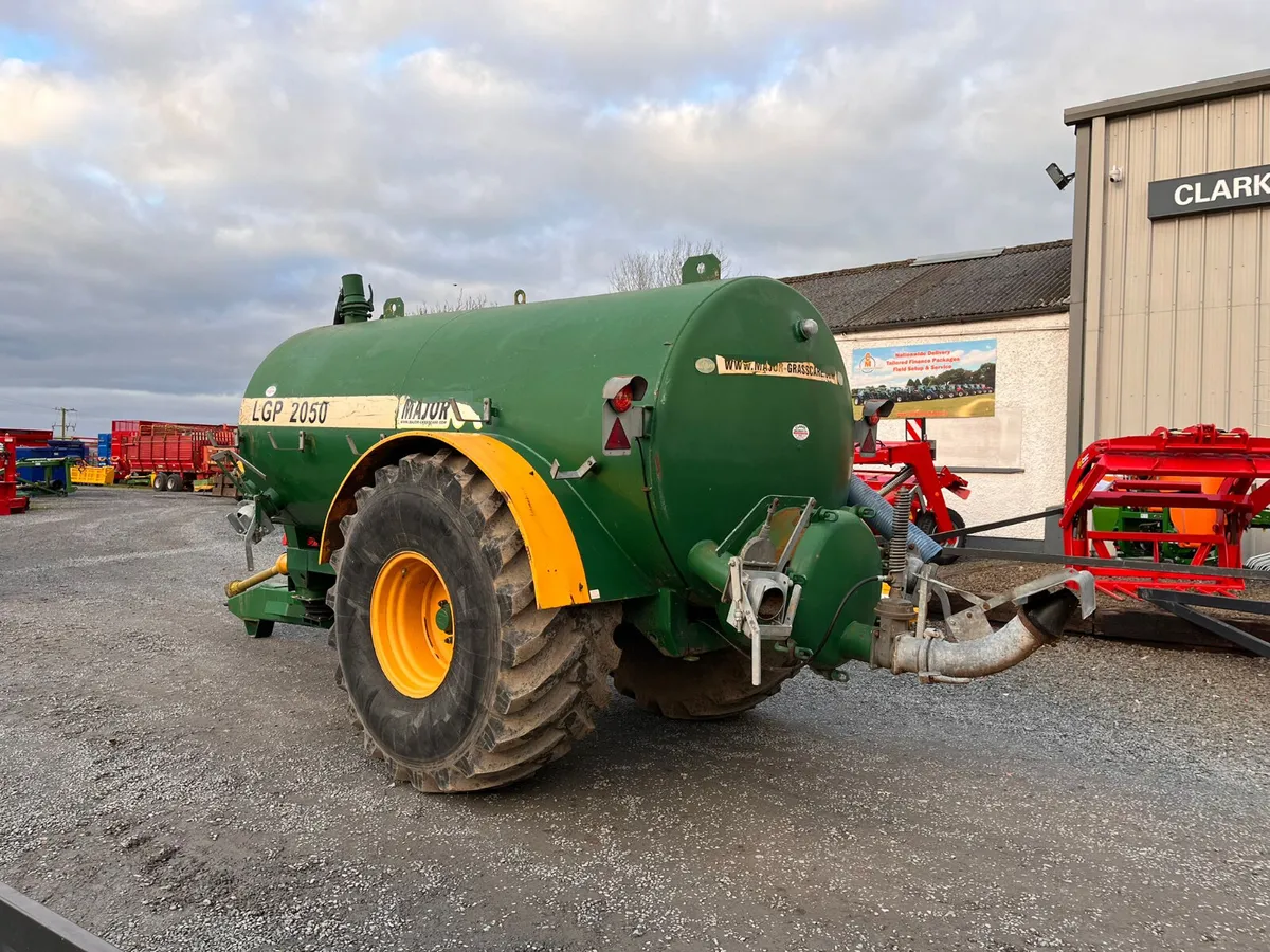 Major LGP 2050 Gallon Single Axle Vacuum Tank!! - Image 3