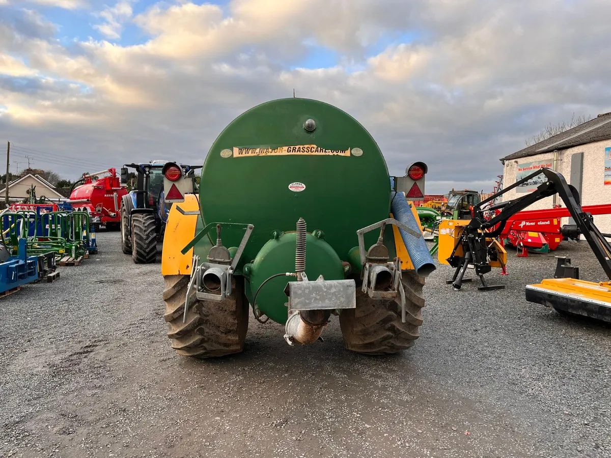 Major LGP 2050 Gallon Single Axle Vacuum Tank!! - Image 2