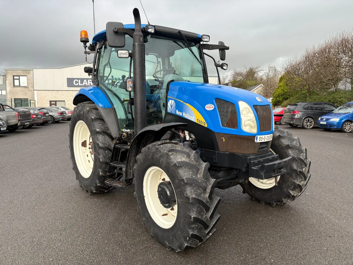 🔥 New Holland T6010 – Only 2,570 Hours! 🔥 - Image 3
