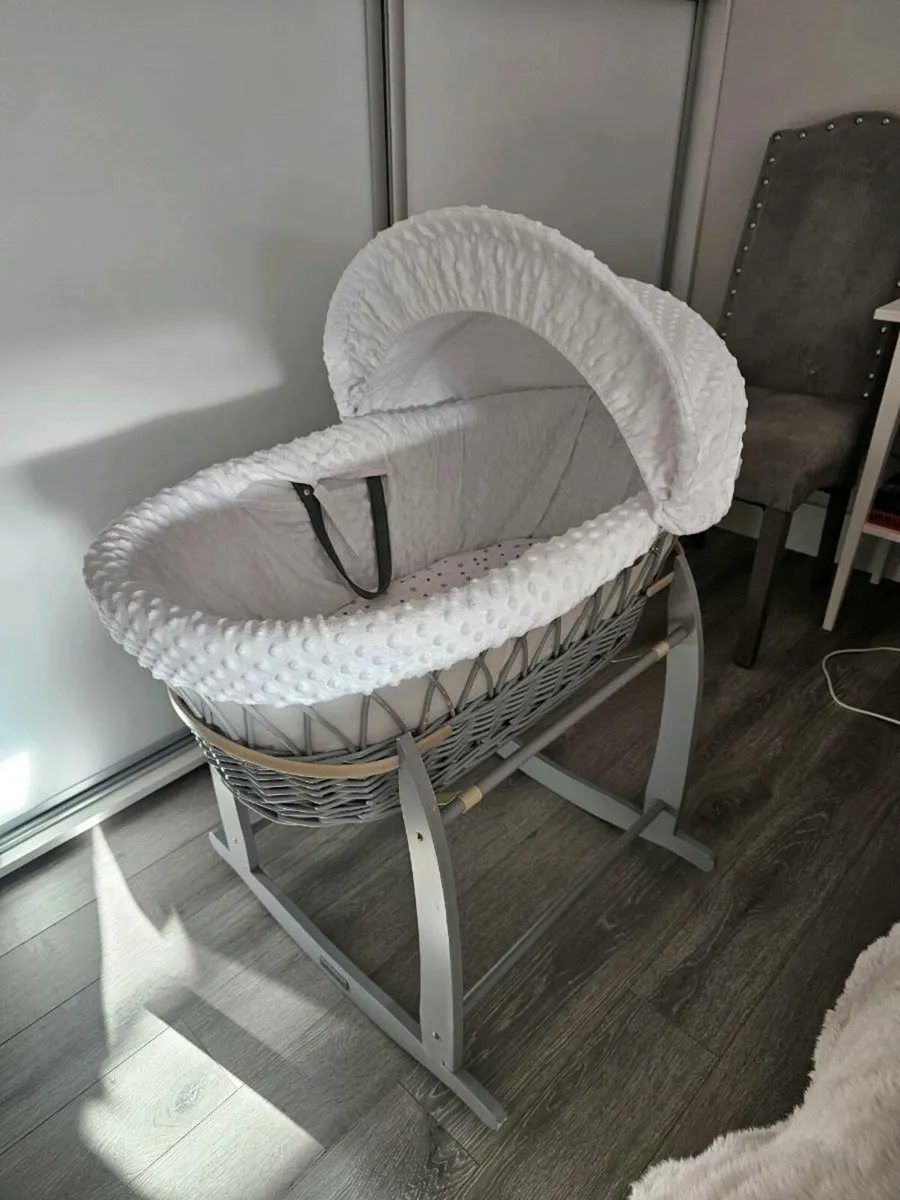 Newborn Bassinet / Rocker - Image 1