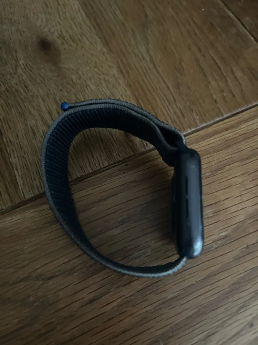 Apple Watch SE GEN 1 - Image 2