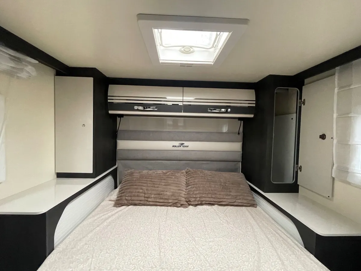 Roller Team Camper 2022 Like new - Image 4