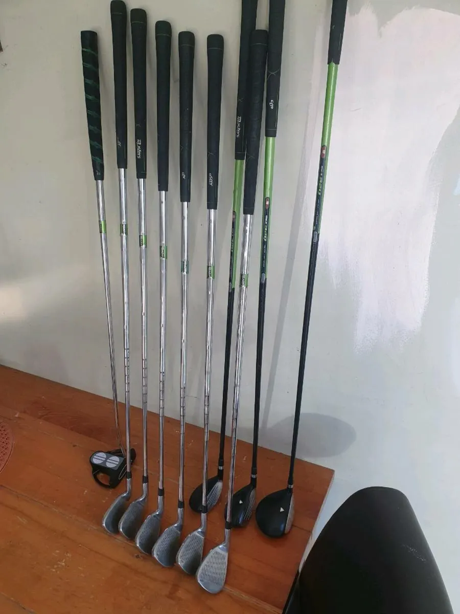 TEENAGER GOLF CLUBS - Image 1