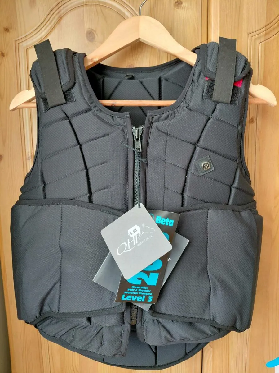 QHP ADULTS BODY PROTECTOR - Image 1