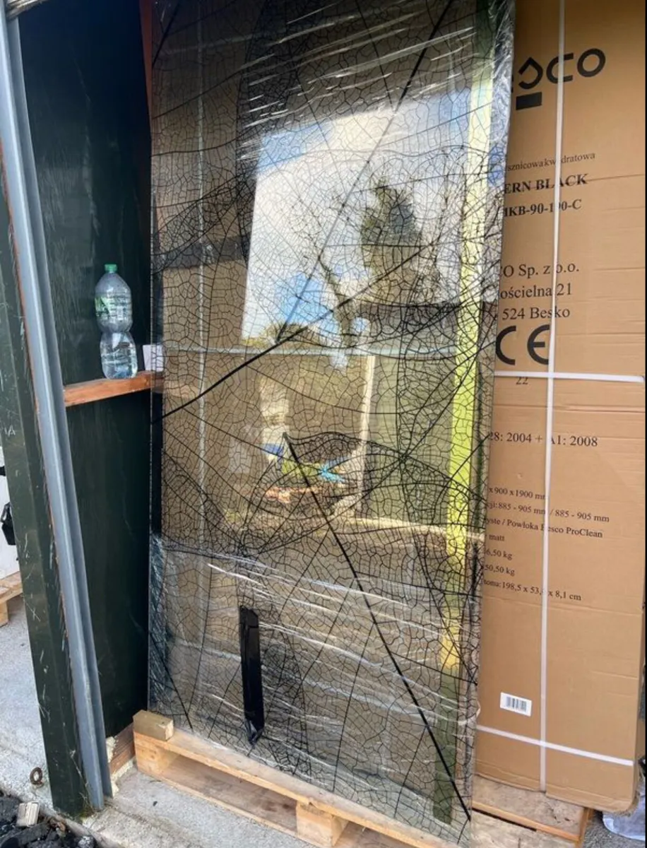 Shower screen - Image 1