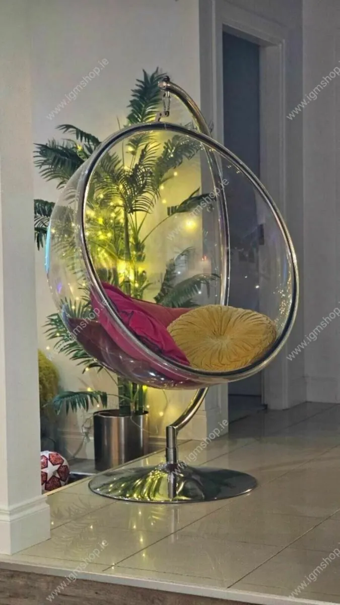 Acrylic round chair new with cushion egg - Image 1